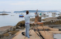 Diana Gibson painting on location en Plein air. 